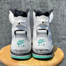 Load image into Gallery viewer, Nike Air Command Force Hyper Jade Size 11
