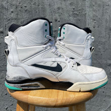 Load image into Gallery viewer, Nike Air Command Force Hyper Jade Size 11
