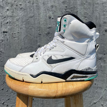 Load image into Gallery viewer, Nike Air Command Force Hyper Jade Size 11
