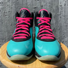 Load image into Gallery viewer, Nike Lebron 8 Pre-Heat &quot;South Beach&quot; Size 11
