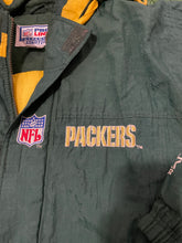 Load image into Gallery viewer, Vintage Green Bay Packers Starter Sideline Jacket Size L
