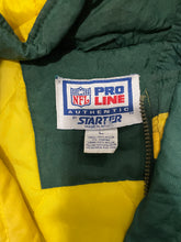 Load image into Gallery viewer, Vintage Green Bay Packers Starter Sideline Jacket Size L
